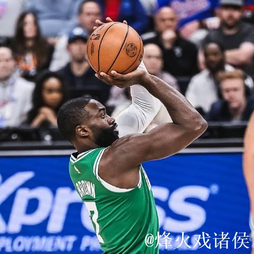 高效得分却失准,布朗罚球失常致逆转,五年2.85亿合同是否值得? 高效得分却失准,布朗罚球失常致逆转,五年2.85亿合同是否值得?